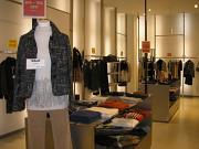 �j�R�� ��΃A�E�g���b�g���[���E�����X�̃A���o�C�g���ʐ^