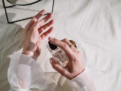 ブランド取り扱い多数 フレグランスshop フレグランス販売阪急メンズ東のバイト求人情報 X シフトワークス