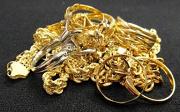 主に貴金属やブランド品の査定と買取を行う仕事です