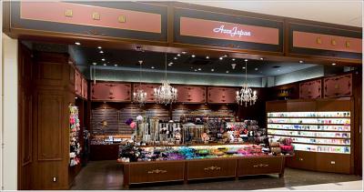 広々とした店内は豊富な品ぞろえ!