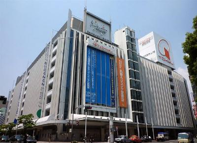 時給1100円。ファッションフロアのレジ業務