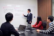 当たり前ですが、仕事中はみんな超真剣です!