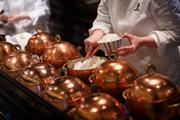 銅釜で炊き上げる「炊きたてご飯」!
