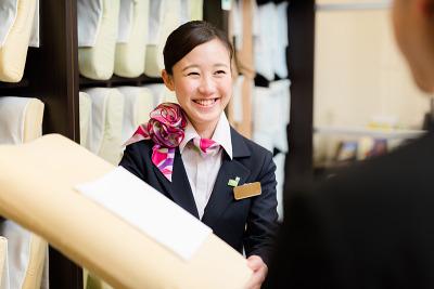 ①フルタイムフロント受付アテンダント♪未経験OK♪
