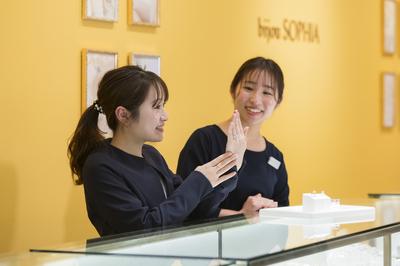 神奈川県 ビジュソフィア ららぽーと海老名店 正社員 アパレル販売スタッフ 正社員募集 女性活躍 人気ジュエリーショップ ビジュソフィ で働こう の契約社員の求人情報